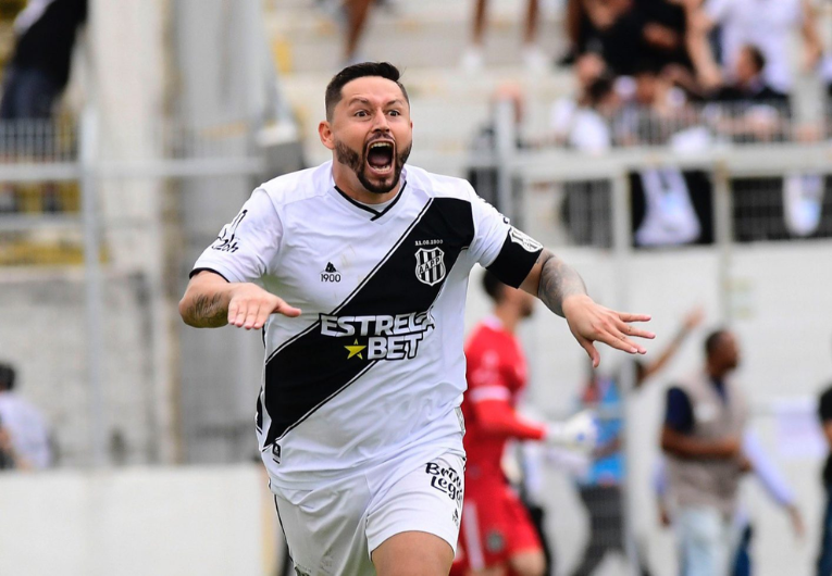 imagem da materia: Elvis será reavaliado e vira dúvida na Ponte Preta