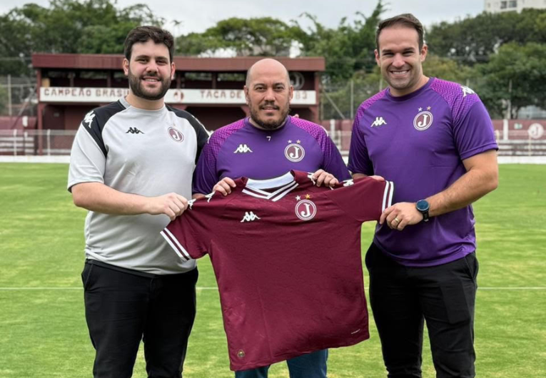 imagem da materia: Primeiro executivo de futebol da SAF do Juventus celebra acesso