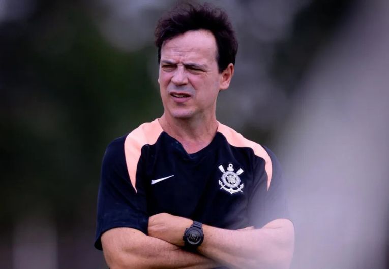 imagem da materia: Diniz testa time misto no Corinthians para enfrentar o Barra
