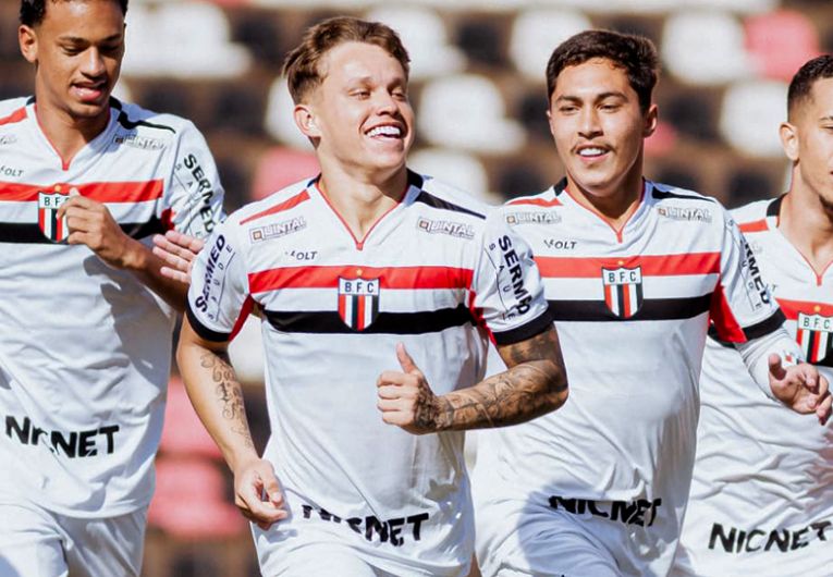 imagem da materia: Botafogo Sub-20 goleia Internacional e segue 100%