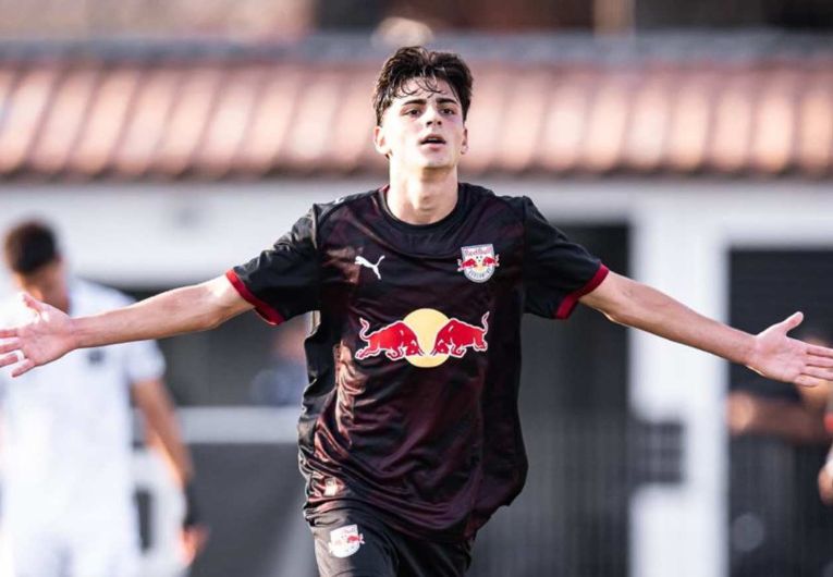 imagem da materia: Bragantino Sub-20 goleia e se aproxima do G-8 do Brasileirão