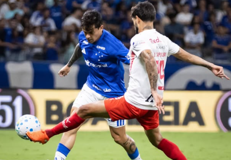 imagem da materia: Bragantino sai na frente, mas sofre virada e é derrotado pelo Cruzeiro