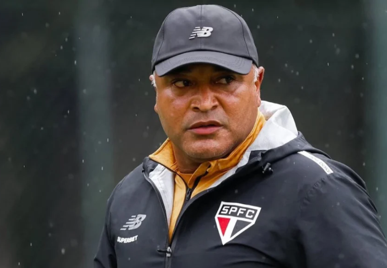 imagem da materia: Apesar de pressão, São Paulo mantém Roger Machado no comando
