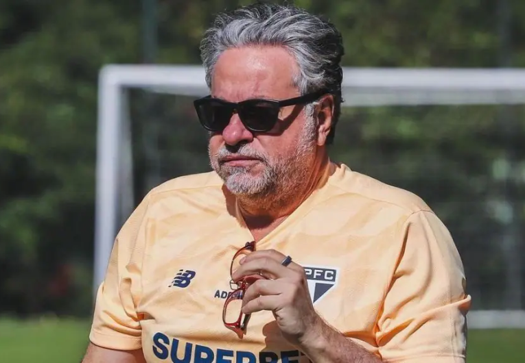 imagem da materia: Defesa de Casares tenta barrar investigação sobre camarotes no Morumbis