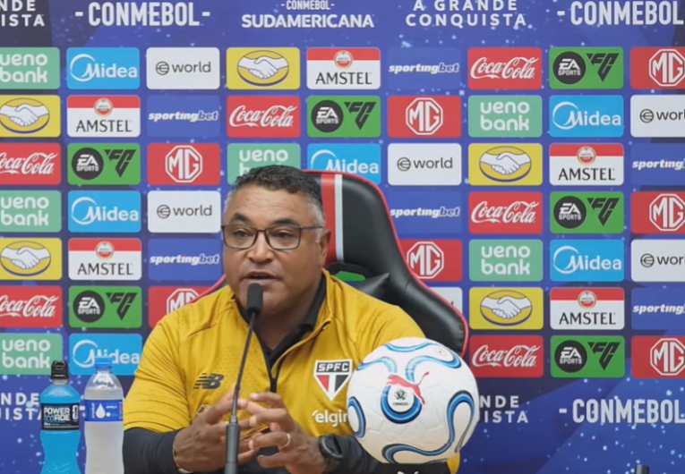 imagem da materia: Apesar da vitória, Roger admite atuação abaixo e diz: “As vaias foram justas”