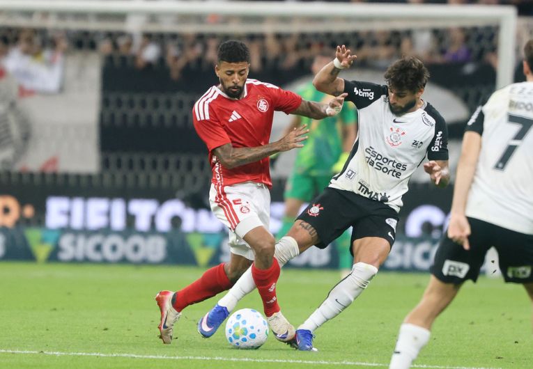 imagem da materia: Corinthians perde para o Inter em casa e chega a nove jogos sem vencer