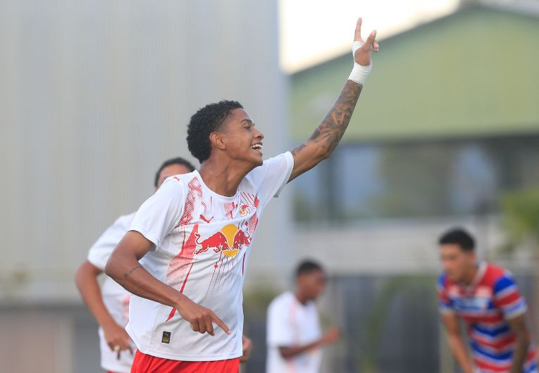 imagem da materia: Bragantino embala e entra no G-8 do Sub-20