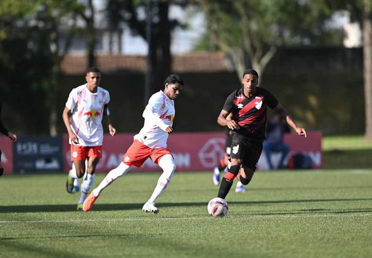 imagem da materia: Bragantino perde para o Athletico no Brasileirão Sub-20