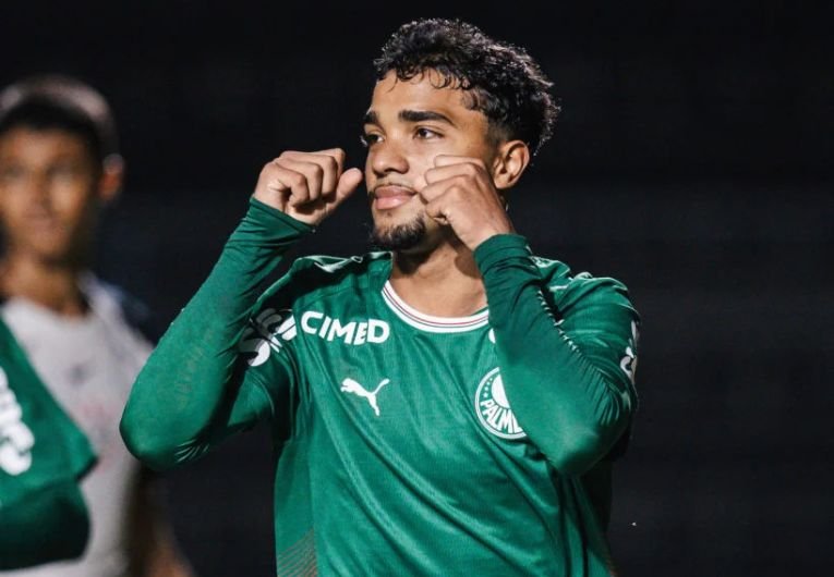 Palmeiras bate Corinthians e segue líder no Brasileiro Sub-20