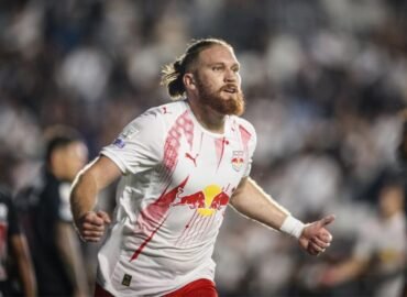 isidro Pitta celebra gol e sonha da Copa do Mundo