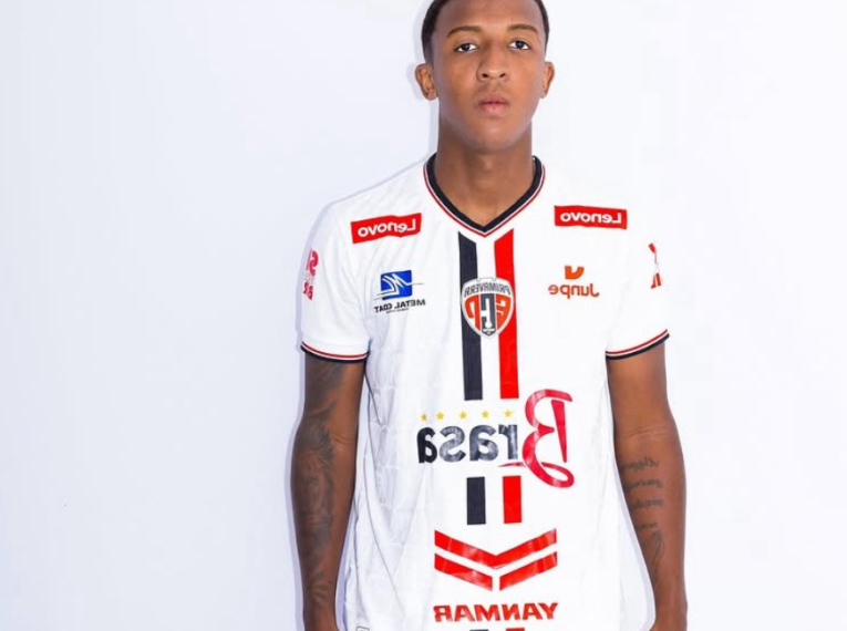 Atacante Vitinho, ex-Ponte Preta