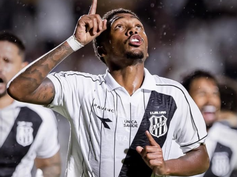 Luís Phelipe, atacante da Ponte Preta
