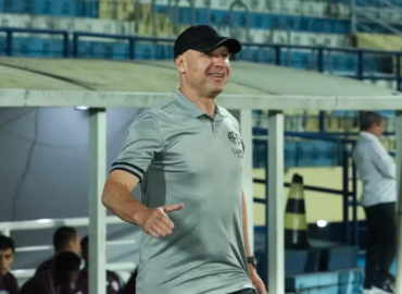 Rogério revela ajustes no intervalo e explica melhora da Ferroviária contra o Barra