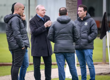 Corinthians mira regularização financeira antes de pensar em reforços
