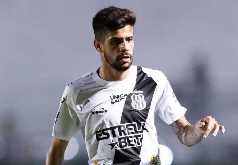 Ponte Preta é condenada em ação movida por Matheus Régis