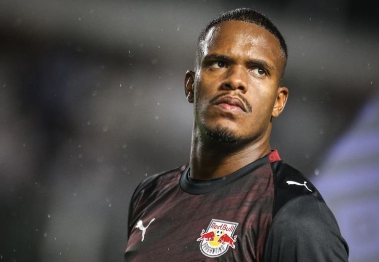 Bragantino encaminha compra de Gustavo Marques