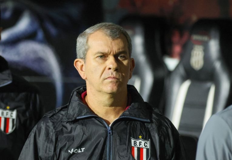 Cláudio Tencati assume culpa e espera reação no Botafogo-SP