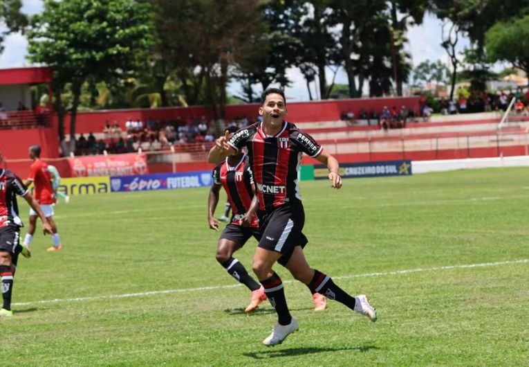 Botafogo-SP rescinde com Pedro Tortello