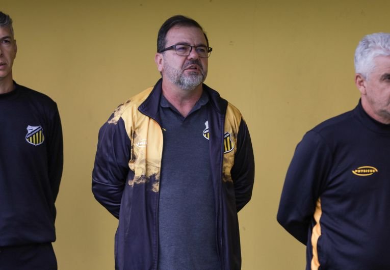 Enderson convoca torcida para duelo decisivo do Novorizontino