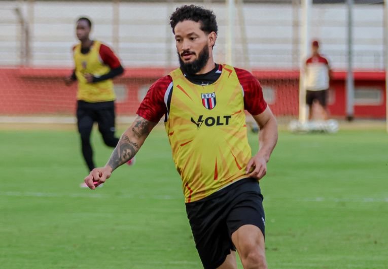 Arthur Caíke faz 1º jogo como titular do Botafogo-SP
