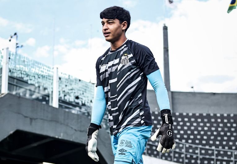 Titular no sub-17, Arthur do Vale também ganha espaço como goleiro do sub-20 do Santos  