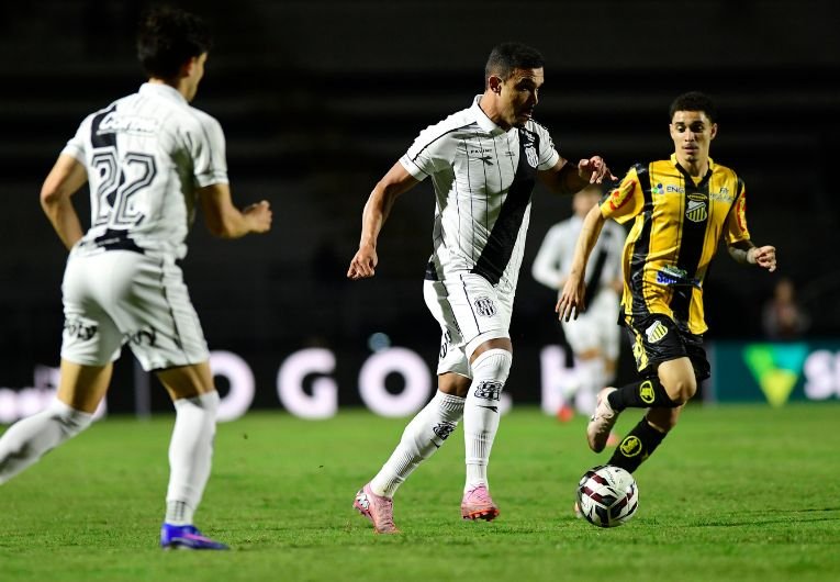 Ponte Preta vê primeiro time fora do Z4 abrir 8 pontos de vantagem