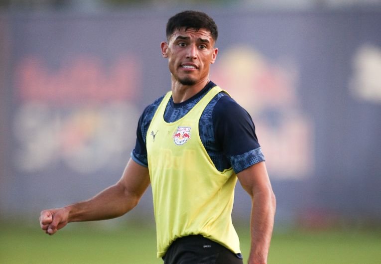 Guzmán Rodríguez celebra retorno após lesão ligamentar
