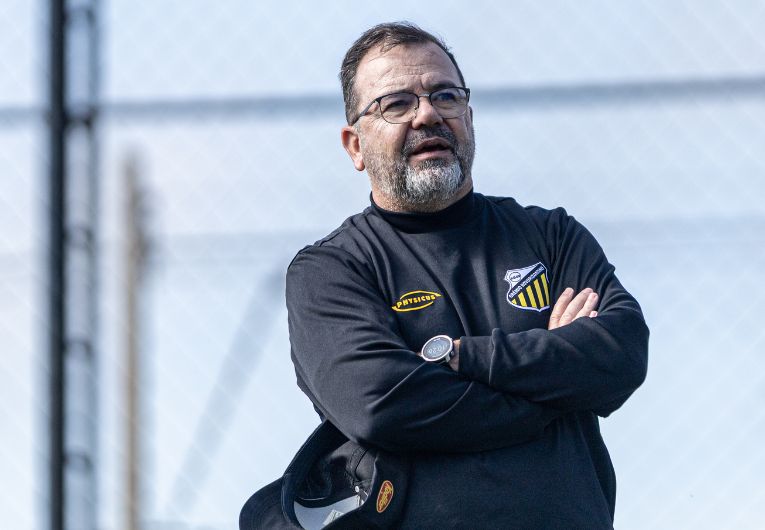 Enderson Moreira destaca equilíbrio da Série B antes de duelo direto