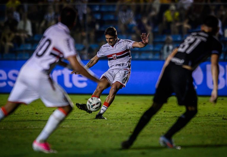 Rafael Gava marca pela primeira vez com a camisa do Botafogo-SP