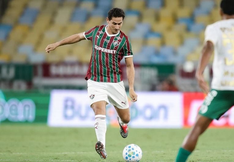O Santos realizou uma consulta para entender a situação do meia Paulo Henrique Ganso, de 37 anos, atualmente no Fluminense. Segundo informação divulgada pela ESPN, não existe negociação.