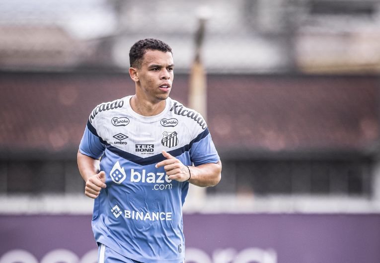 O Santos negocia a rescisão contratual do volante Sandry, segundo informações do Diário do Peixe. Com vínculo válido até dezembro, o jogador estava emprestado ao Criciúma desde janeiro, mas também deve deixar o clube catarinense após uma polêmica.