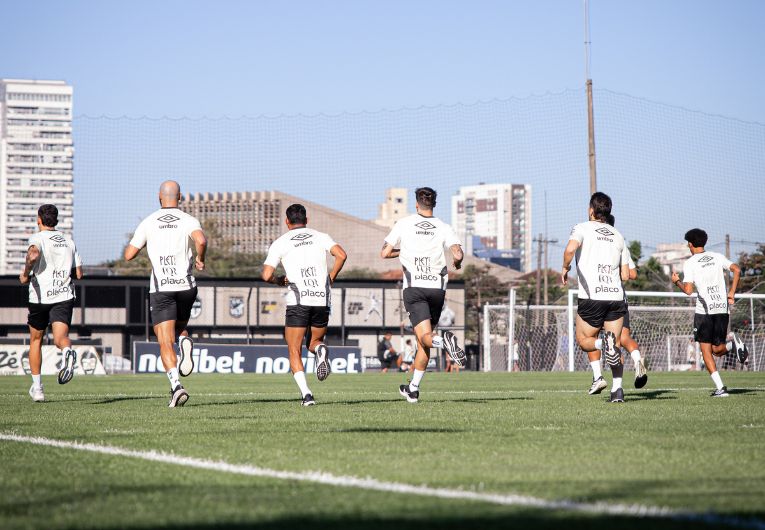 Após 21 dias de férias por causa da paralisação do calendário brasileiro, o Santos se reapresentou na tarde desta segunda-feira (22) para o início da intertemporada no CT Rei Pelé.