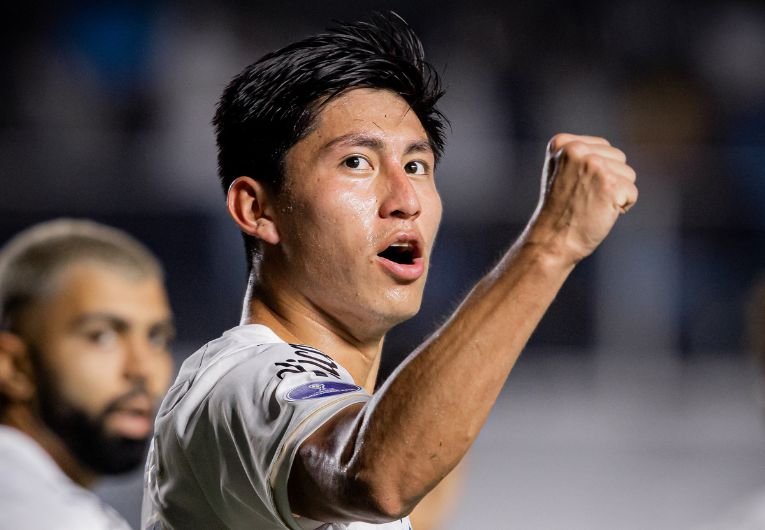 O Santos acertou a renovação do meia Miguelito, de 22 anos. O contrato ainda não está assinado, mas segundo informação do jornalista Lucas Musetti, do UOL, já está acertado uma extensão de 3 anos de contrato, mais valorização financeira.