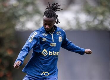 O Santos é alvo de um processo na Fifa movido pelo Al-Markhiya, do Catar, em uma disputa envolvendo o atacante gambiano Yusupha Njie. O jogador teve uma passagem curta pelo clube paulista e deixou a equipe sem entrar em campo em partidas oficiais.