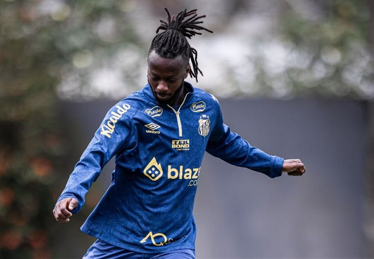 O Santos é alvo de um processo na Fifa movido pelo Al-Markhiya, do Catar, em uma disputa envolvendo o atacante gambiano Yusupha Njie. O jogador teve uma passagem curta pelo clube paulista e deixou a equipe sem entrar em campo em partidas oficiais.