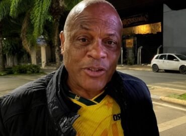 Ronaldão, ex-zagueiro campeão mundial com a Seleção Brasileira em 1994, durante entrevista em ambiente externo após partida da Copa do Mundo.