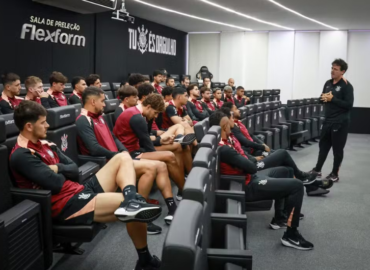 Corinthians fecha dez dias de intertemporada sob comando de Diniz