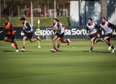 Diniz comanda treino tático no Corinthians