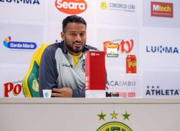 Reinaldo avalia preparação na intertemporada e fala de sequência de duelos contra o Grêmio