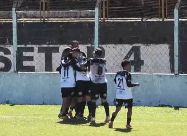 Independente vence Paulinense novamente e garante classificação na Bezinha