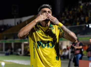 Ex-Mirassol, Tiquinho Soares rescinde com o Santos e fica livre no mercado