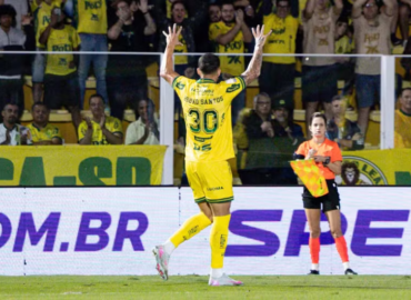 Bruno Santos celebra gol na estreia e ascensão ao Mirassol