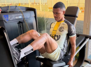 Negueba completa três meses de recuperação e avança em tratamento no Mirassol