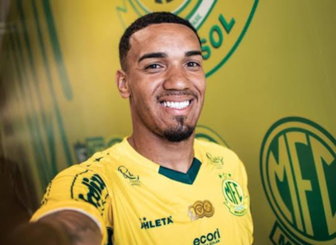 Denilson projeta duelo com o Vasco e valoriza liberdade dada por Guanaes