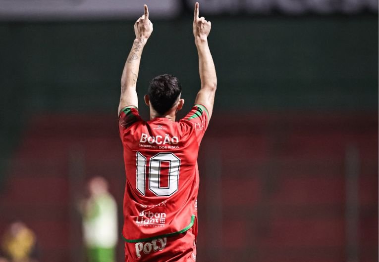 Velo Clube busca virada nos acréscimos e derrota o São Luiz