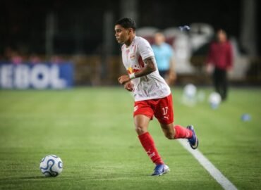 Vinicinho busca recuperar espaço no Bragantino após pausa