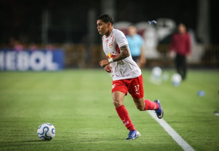 Vinicinho busca recuperar espaço no Bragantino após pausa