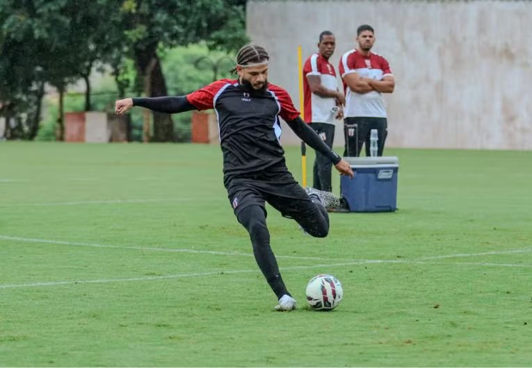 Botafogo-SP pode negociar Luizão e Thalles