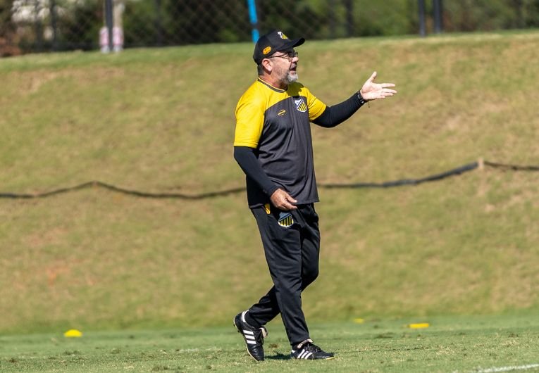 Melhor ataque da Série B, Enderson Moreira exalta Novorizontino