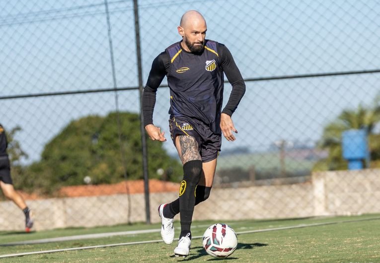 Marlon celebra retorno e mira reta decisiva da Série B